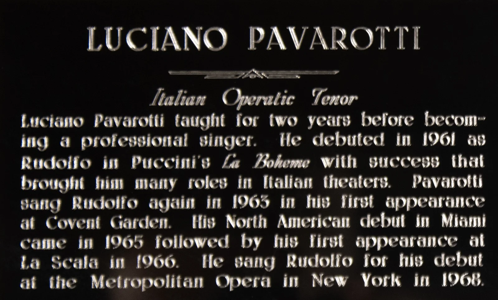 Luciano Pavarotti — LUCIANO PAVAROTTI - AUTOGRAPHED SIGNED PHOTOGRAPH 1987, image 4