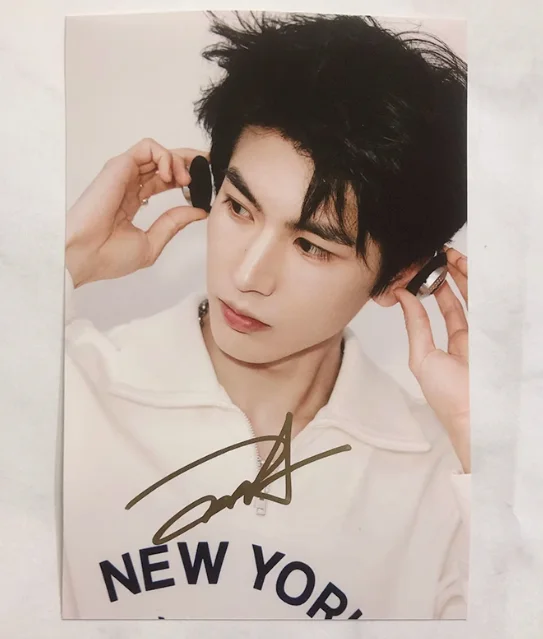Zhang Linghe 张凌赫 6inch signature photo, изображение 2