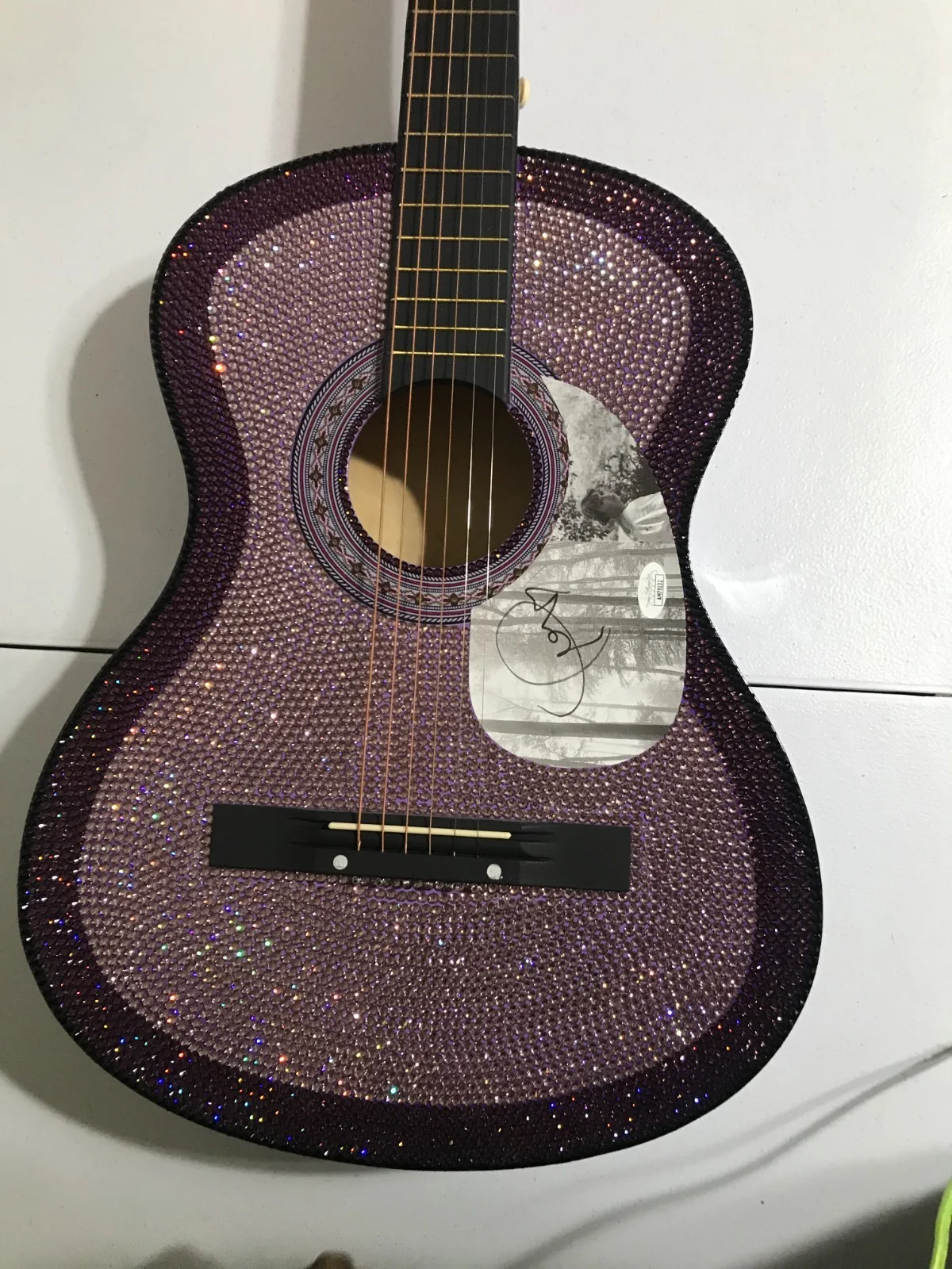 ❤️ RARE Taylor Swift Autographed Signed Pick Guard Swarovski Guitar - PURPLE ❤️, image 2