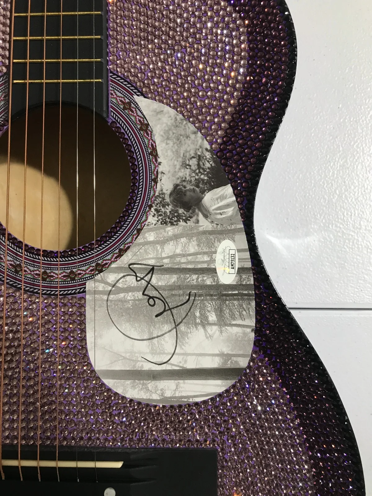 ❤️ RARE Taylor Swift Autographed Signed Pick Guard Swarovski Guitar - PURPLE ❤️, image 3
