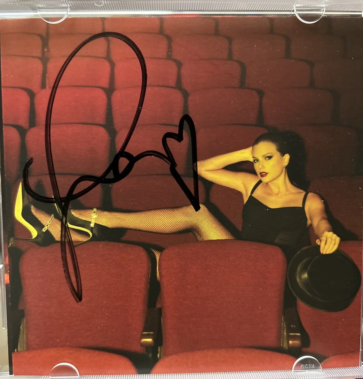 Taylor Swift The Life of a Showgirl CD Signed Autographed Photos Complete Set!, изображение 2