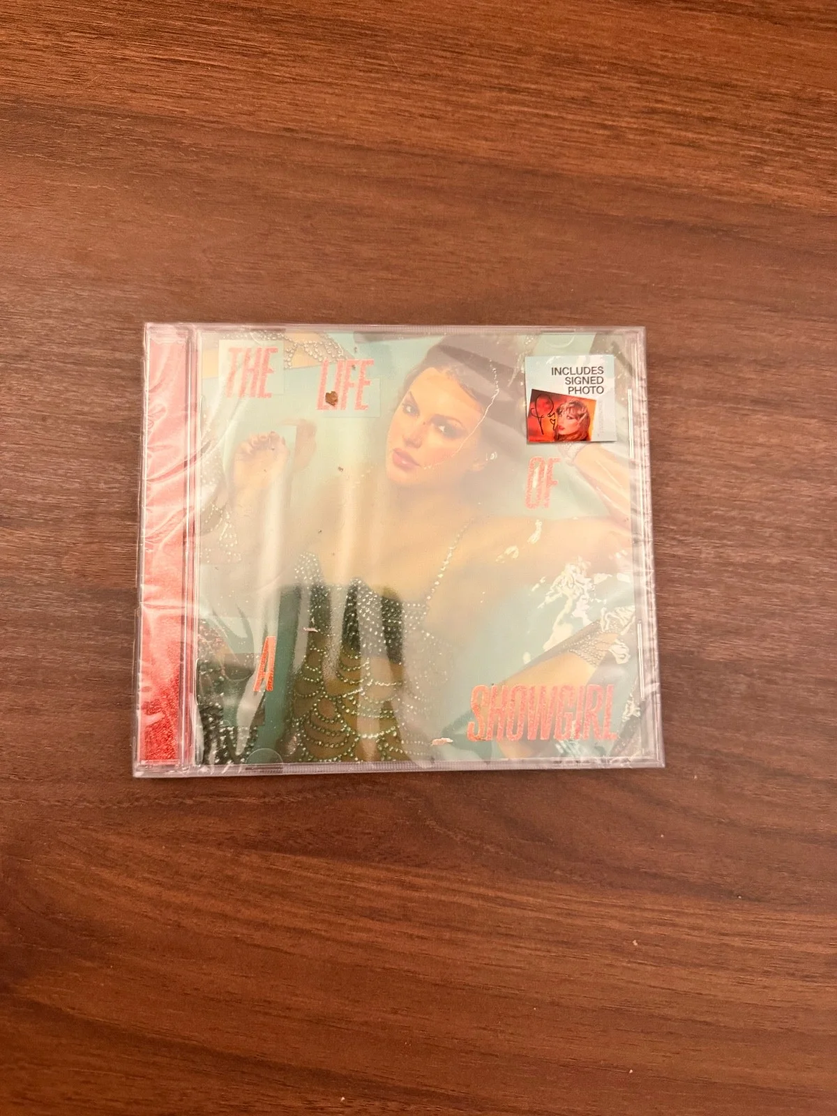 Taylor Swift The Life of A Showgirl CD + Hand Signed Photo 1 - NEW and SEALED, изображение 2
