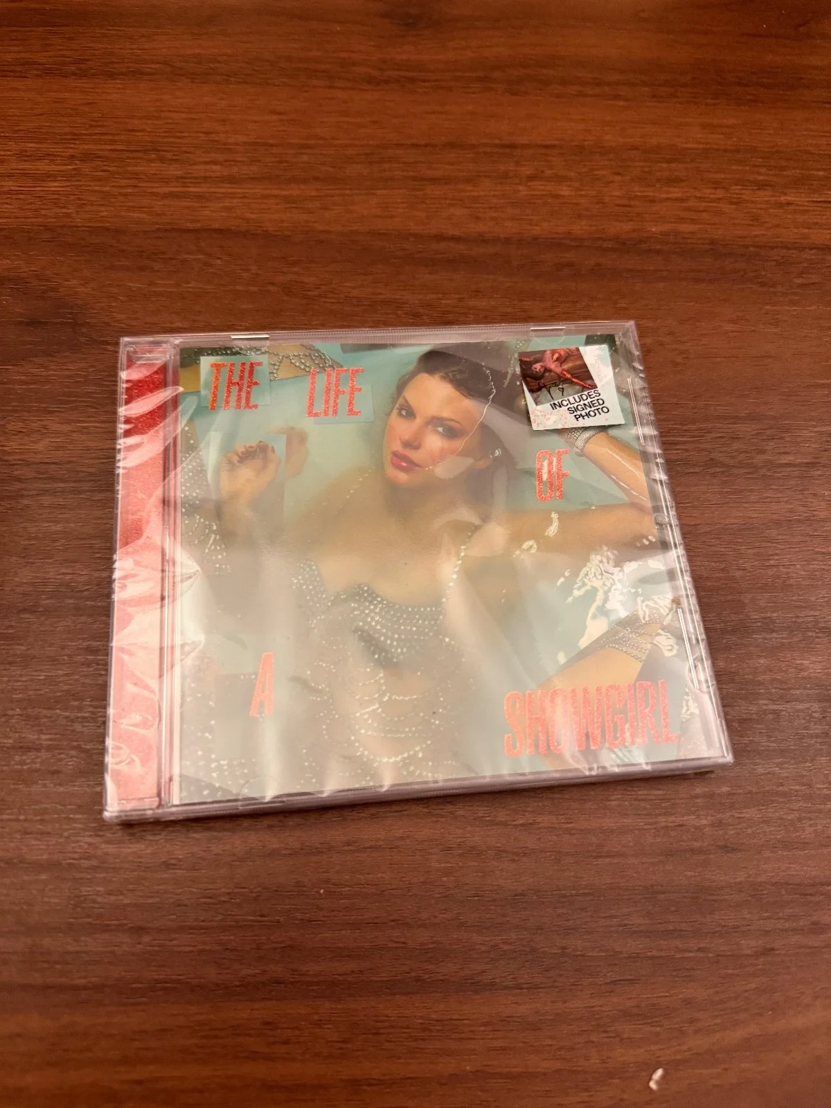 Taylor Swift The Life of A Showgirl CD + Hand Signed Photo 2 - NEW and SEALED, изображение 2