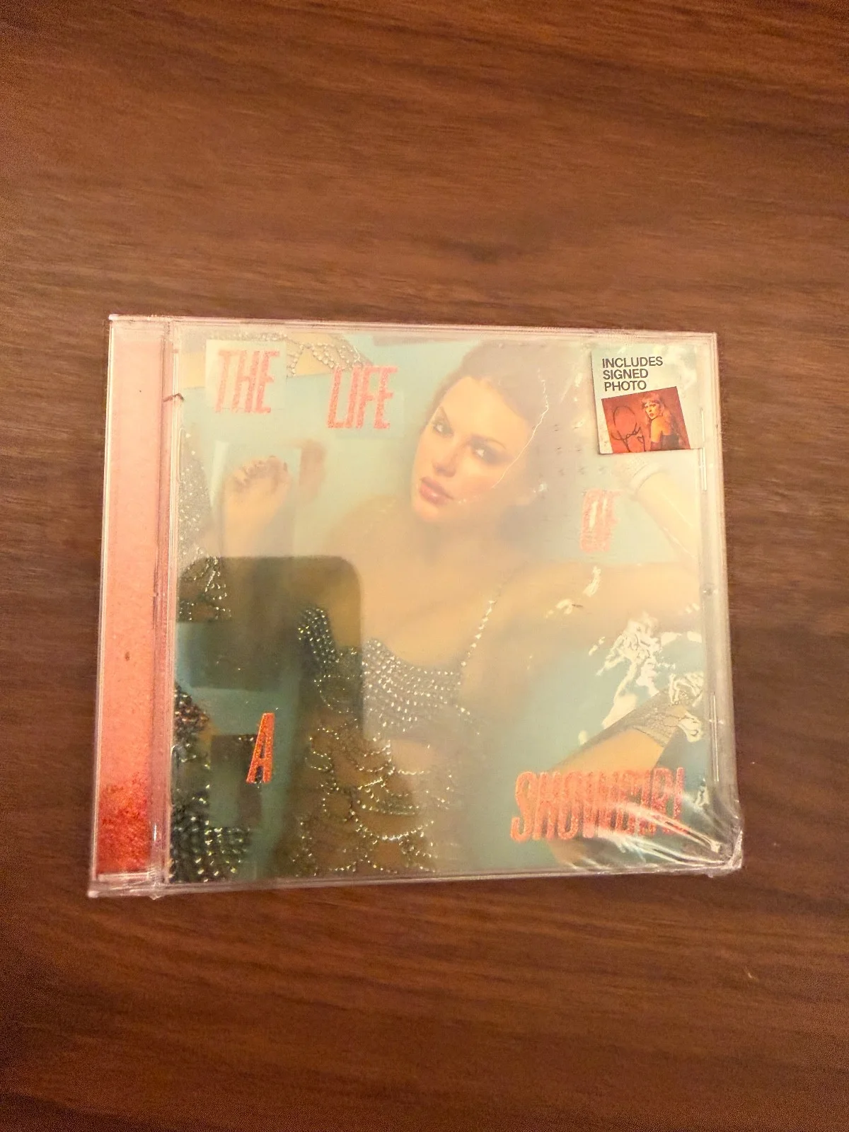 Taylor Swift The Life of A Showgirl CD + Hand Signed Photo 3 - NEW and SEALED, изображение 2