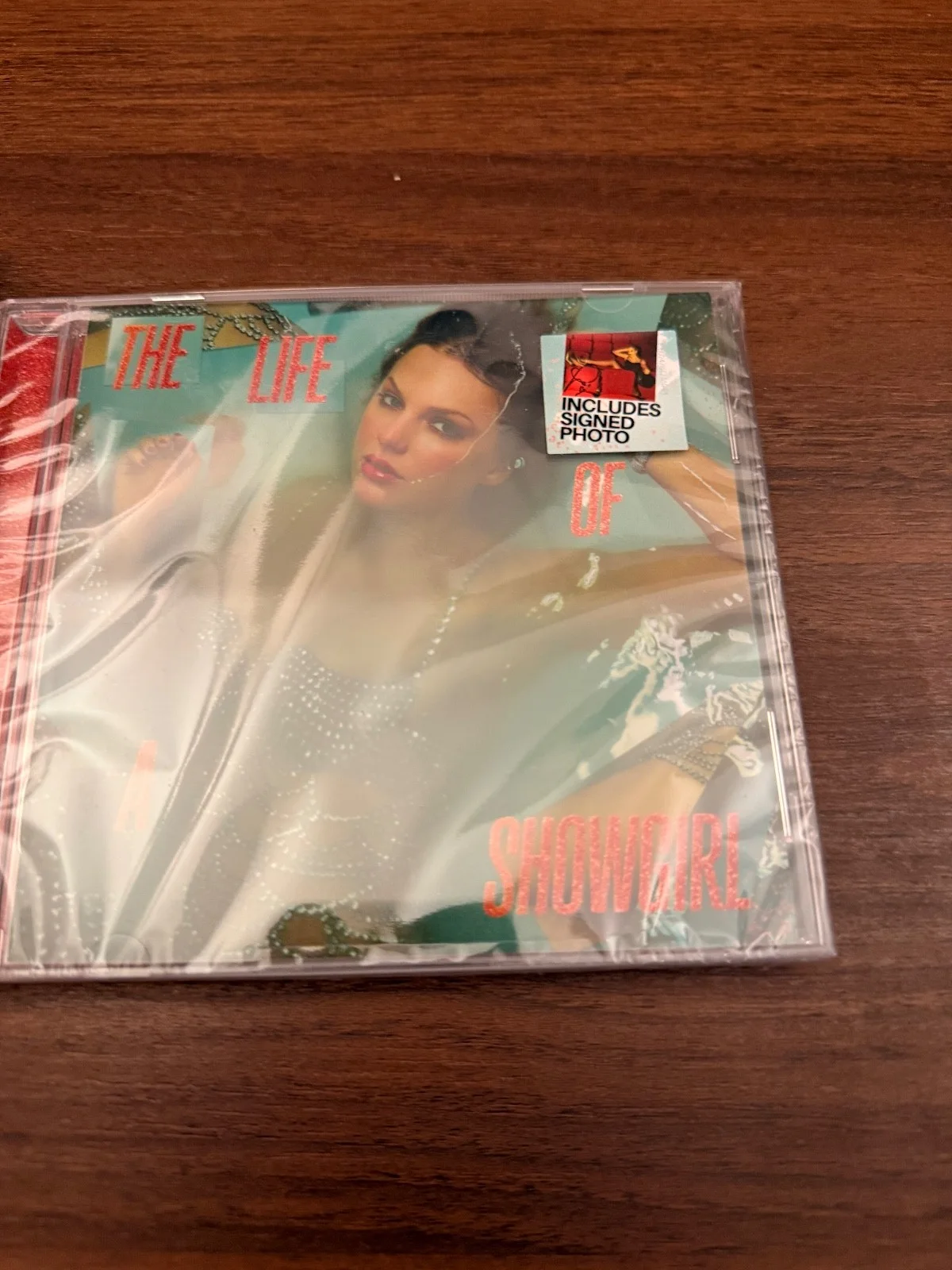 Taylor Swift The Life of A Showgirl CD + Hand Signed Photo 4 - NEW and SEALED, изображение 2