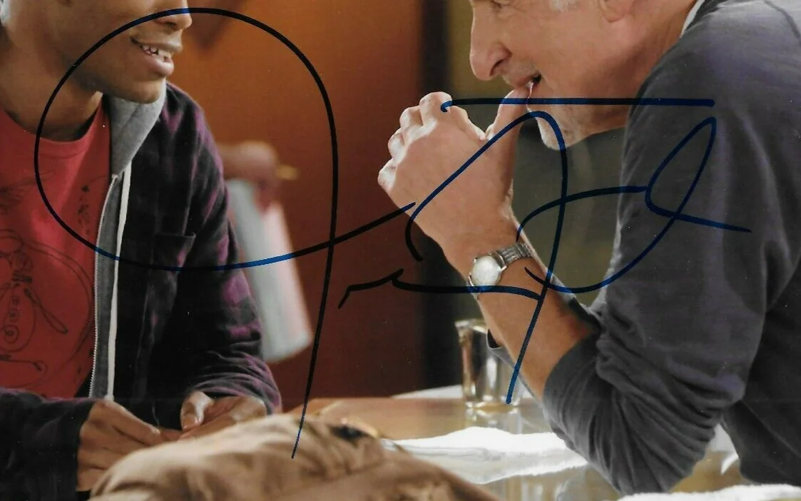 Judd Hirsch — Signed Jermaine Fowler Judd Hirsch Superior Donuts 8x10 Photo #2 w JSA Authentic, изображение 3