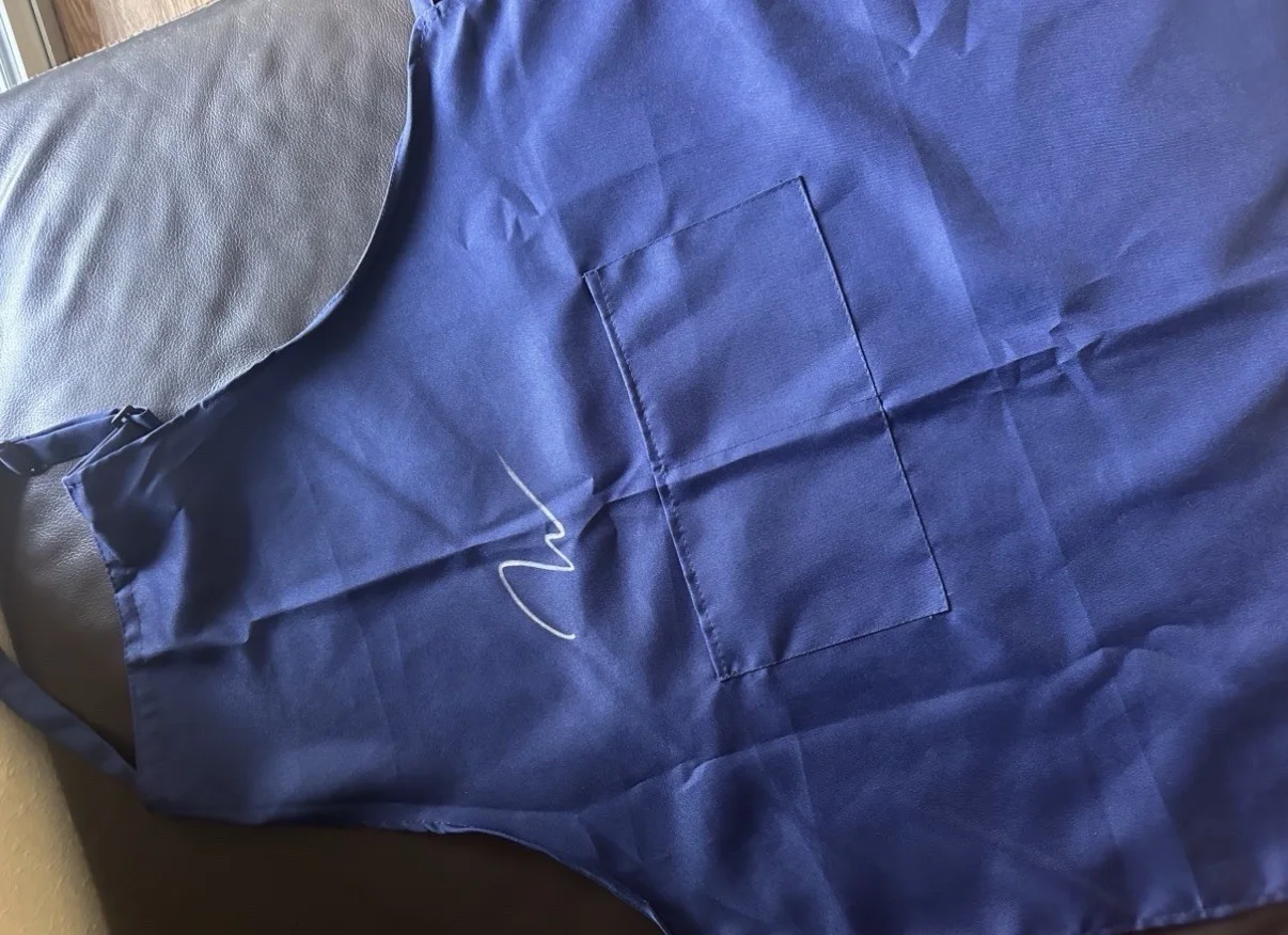Jeremy Allen White Signed The Bear Apron Beckett Authenticated, image 2