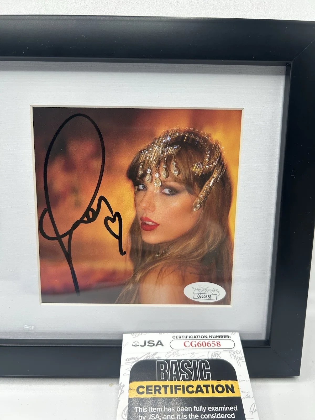 Taylor Swift Signed The Life Of A Show Girl CD FRAMED Autographed JSA COA, изображение 3