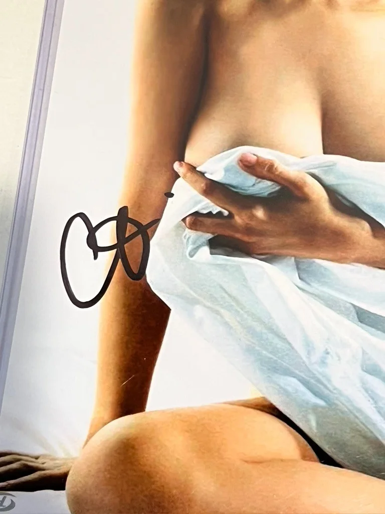 Christina Aguilera Signed Autographed Sexy 8x10 Photo with COA/Matching Hologram, изображение 2