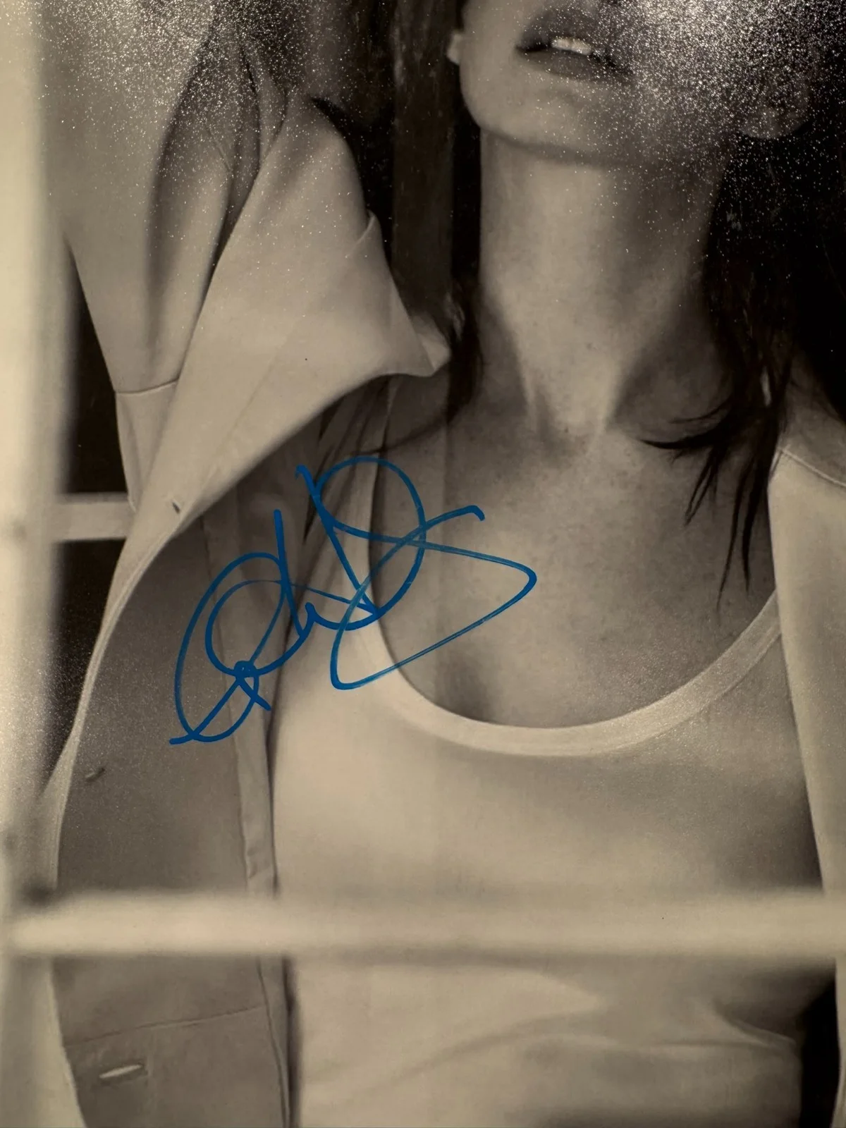 ANNE HATHAWAY SIGNED 11X14 PHOTO AUTO BECKETT BAS BEAUTIFUL SEXY COA, изображение 2