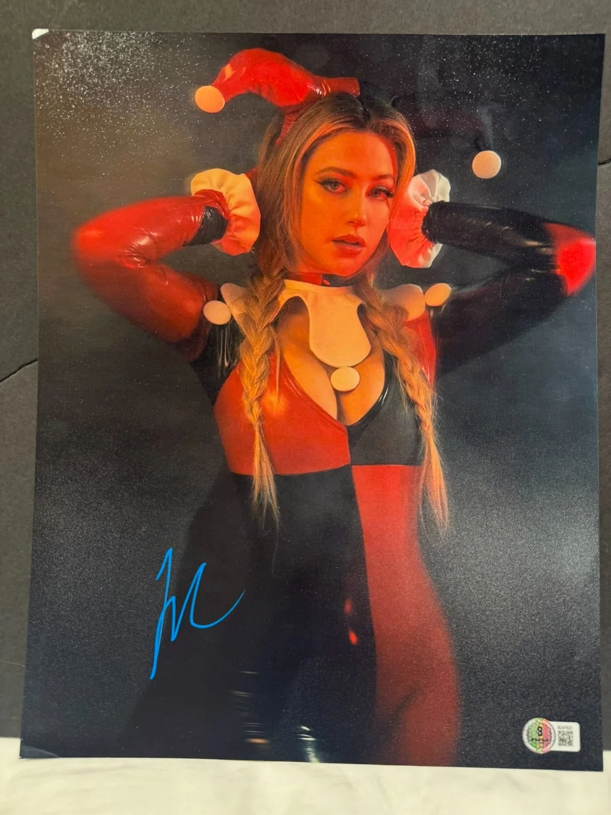 LILI REINHART SIGNED 11X14 PHOTO AUTO BEAUTIFUL SEXY RIVERDALE BECKETT BAS COA, image 3