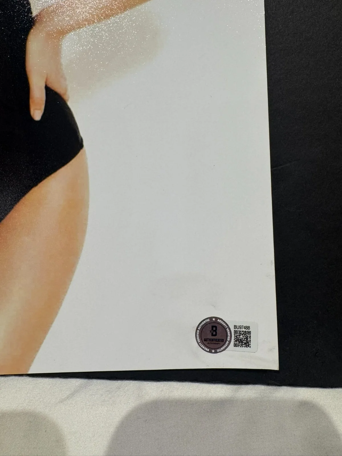 OLIVIA MUNN SIGNED 11X14 PHOTO AUTO BEAUTIFUL SEXY BECKETT BAS COA, изображение 3