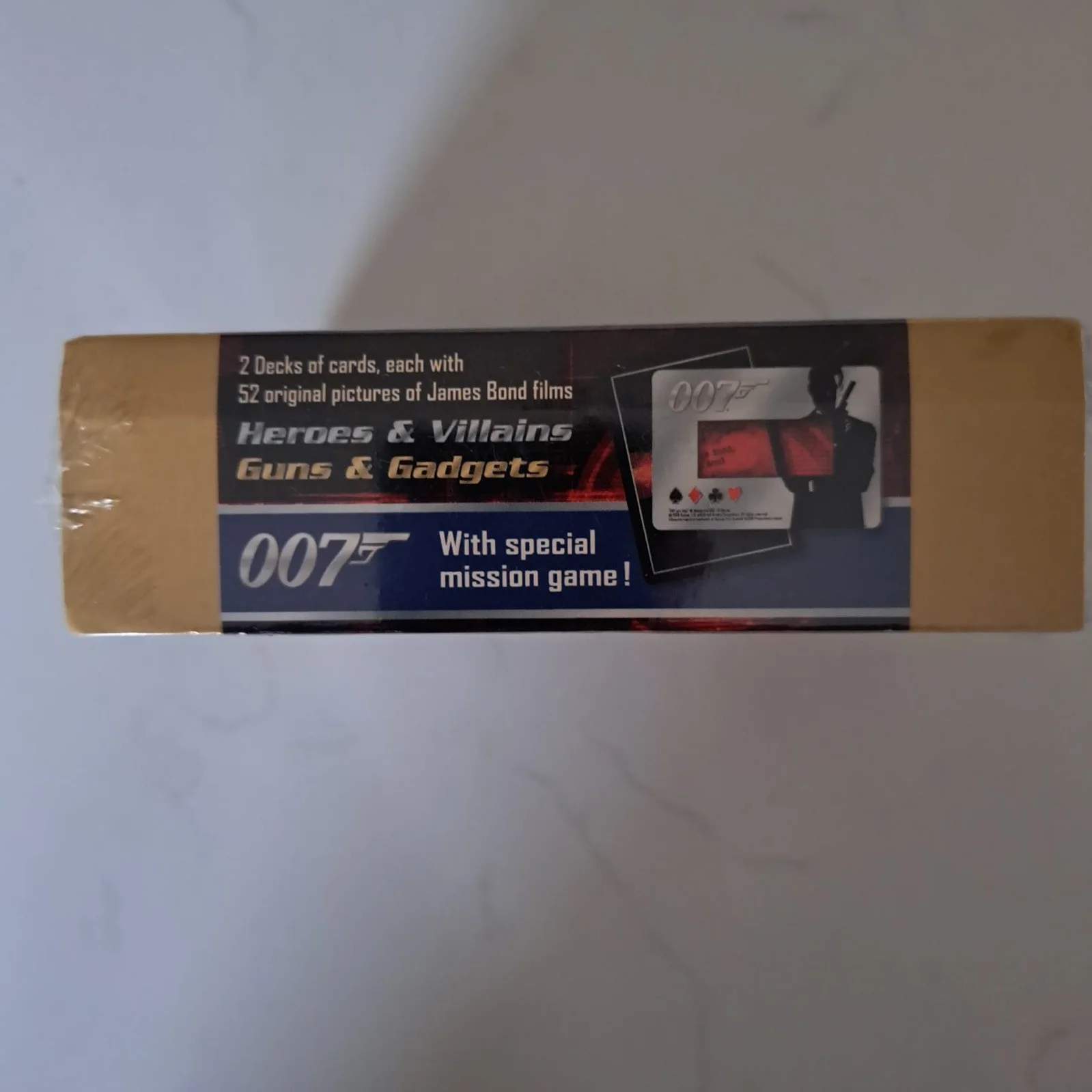 Limited edition James Bond 007 Guns & Gadgets Heroes Villains 4-1 playing cards, изображение 3