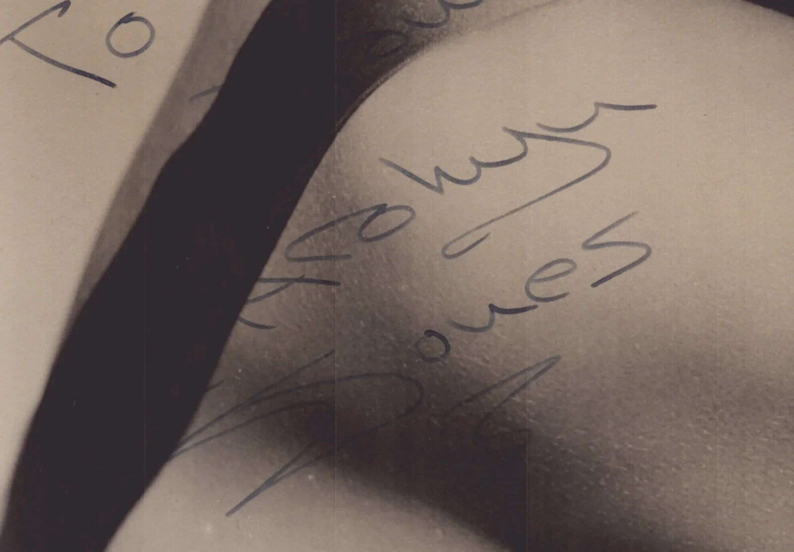 Carolyn Jones — CAROLYN JONES - AUTOGRAPHED INSCRIBED PHOTOGRAPH, изображение 2