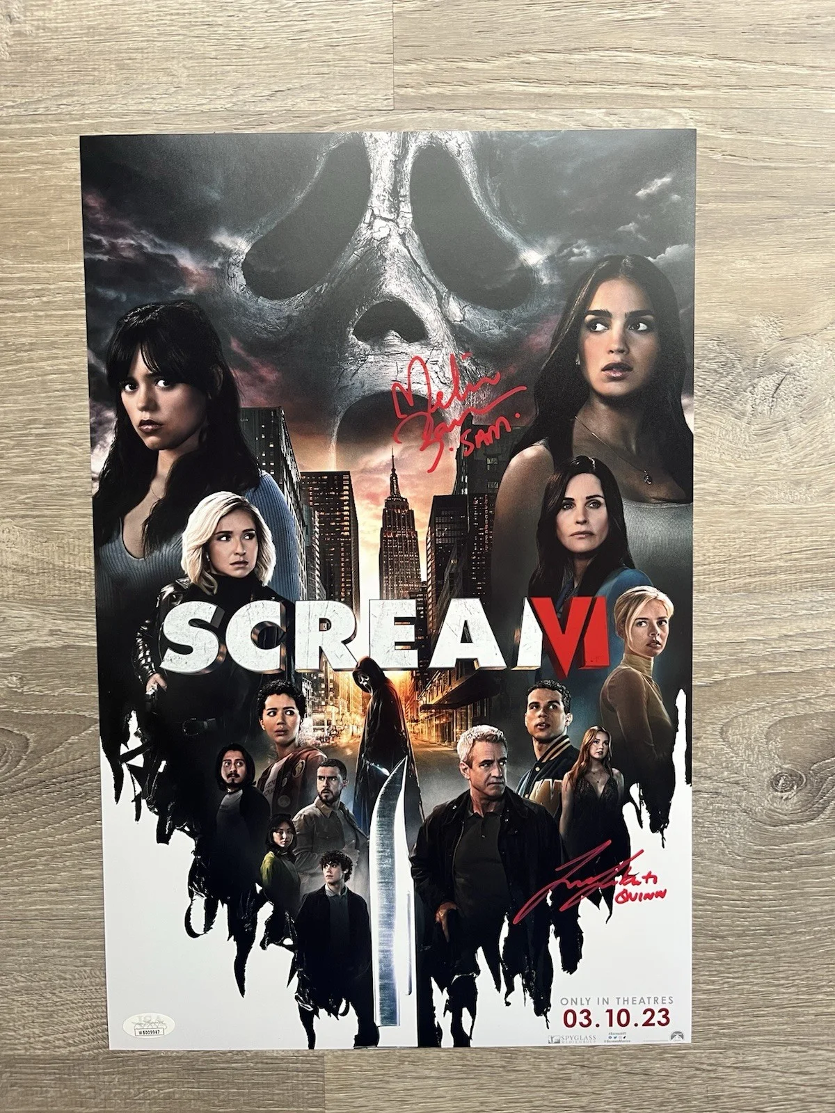 Melissa Barrera — Melissa Barrera Liana Liberato Dual Signed Scream 11x17 Photo JSA COA Ghostface, изображение 2