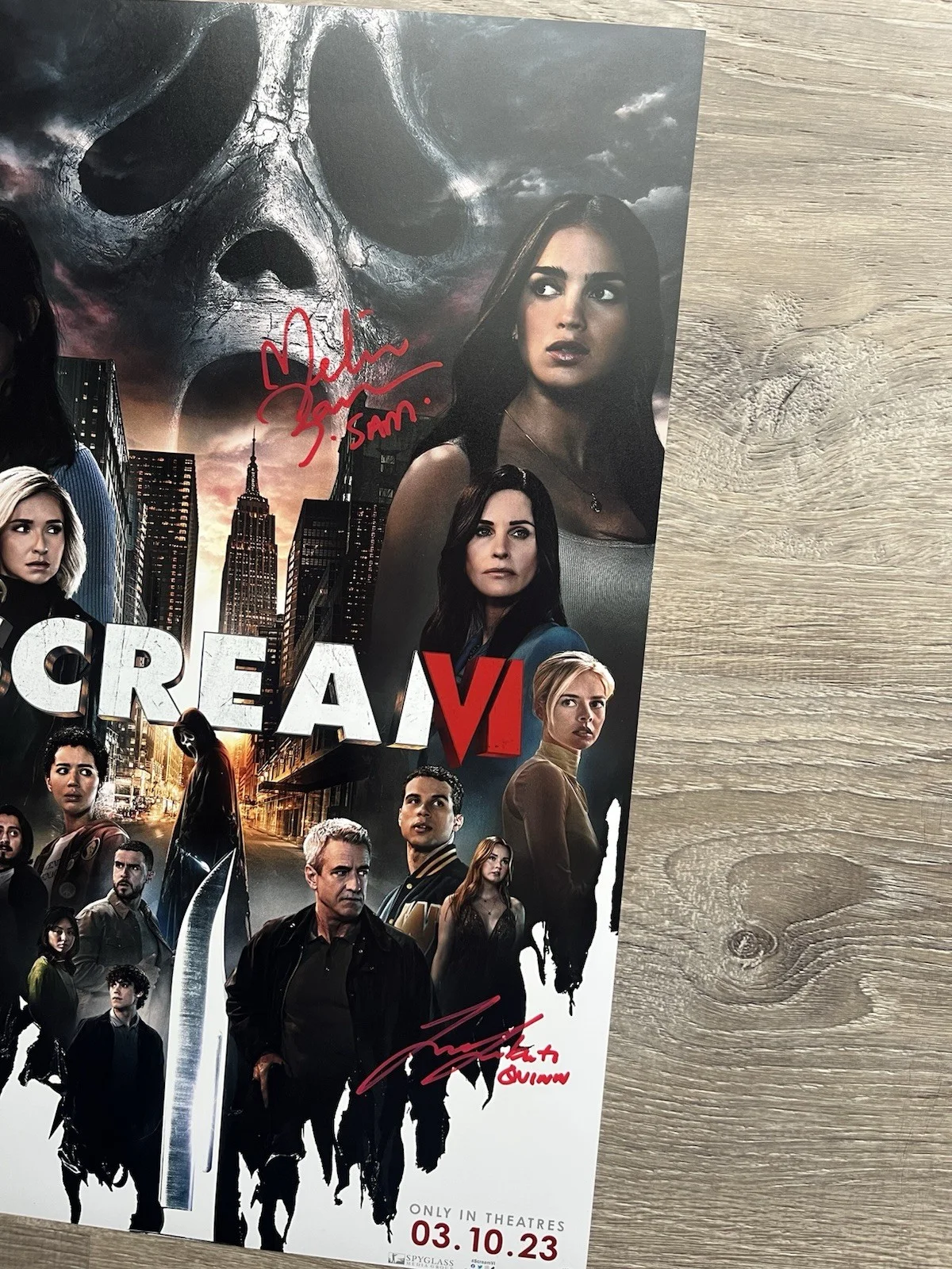 Melissa Barrera — Melissa Barrera Liana Liberato Dual Signed Scream 11x17 Photo JSA COA Ghostface, изображение 3