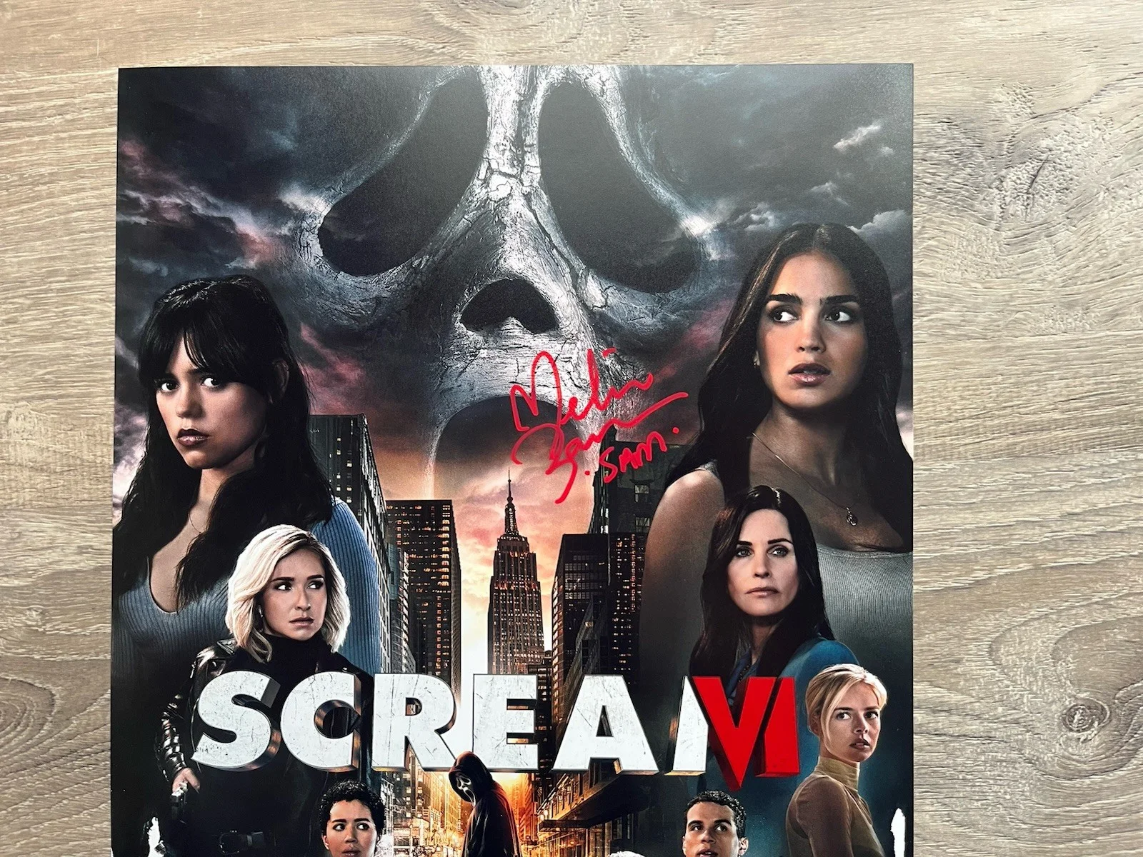 Melissa Barrera — Melissa Barrera Liana Liberato Dual Signed Scream 11x17 Photo JSA COA Ghostface, изображение 4