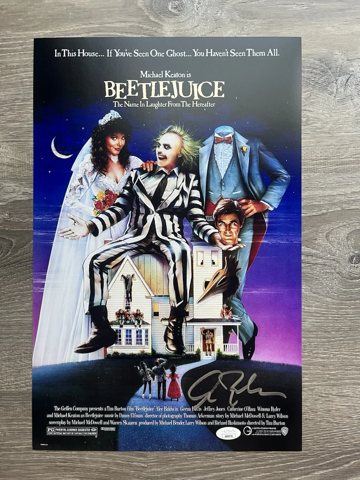 Alec Baldwin — Alec Baldwin Signed Beetlejuice 11x17 Photo JSA COA Adam Maitland Horror, изображение 2