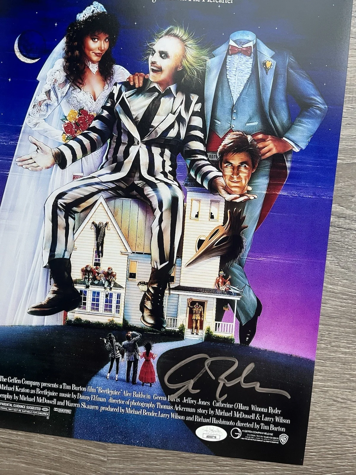 Alec Baldwin — Alec Baldwin Signed Beetlejuice 11x17 Photo JSA COA Adam Maitland Horror, изображение 3