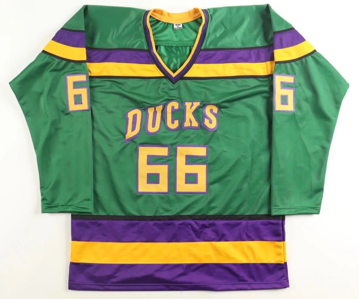 Emilio Estevez — 🦆 🇺🇸Emilio Estevez "Coach Bombay"Autograph Mighty Ducks Jersey JSA certified!, image 2