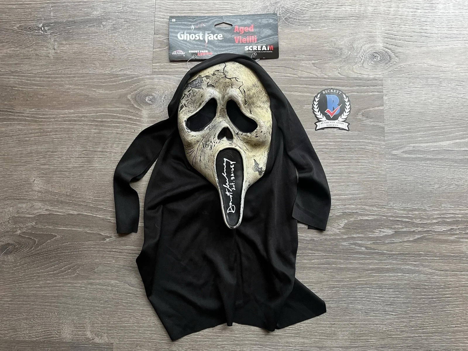 Dermot Mulroney — Dermot Mulroney Signed Aged Ghostface Mask Beckett COA SCREAM Horror