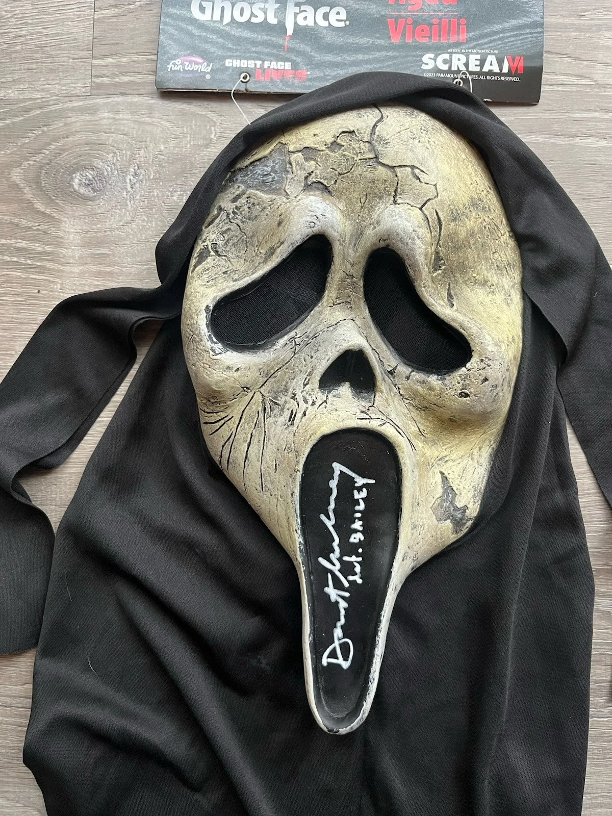 Dermot Mulroney — Dermot Mulroney Signed Aged Ghostface Mask Beckett COA SCREAM Horror, изображение 3