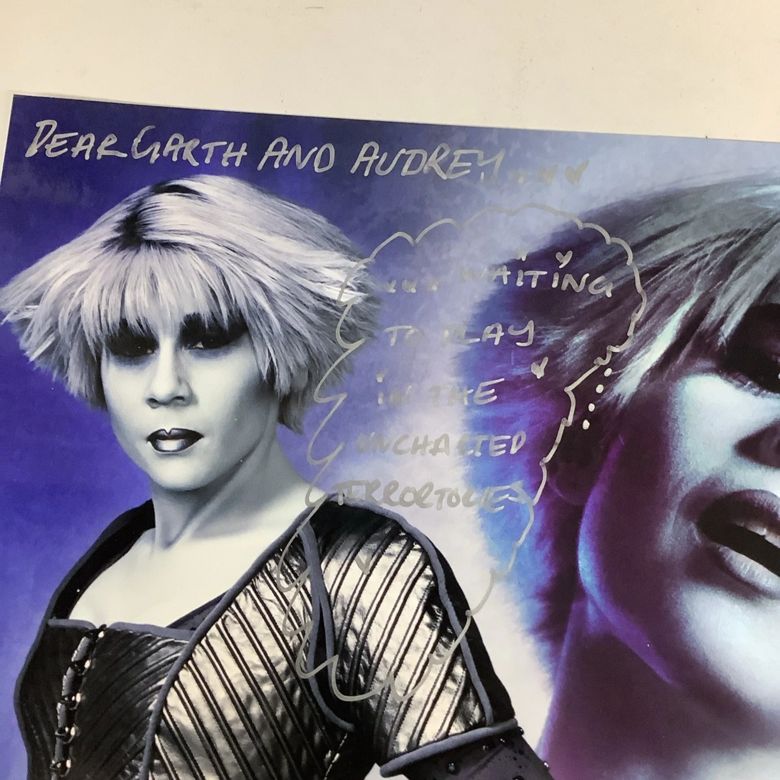 Farscape Chiang Gigi Edgley Autograph, image 2