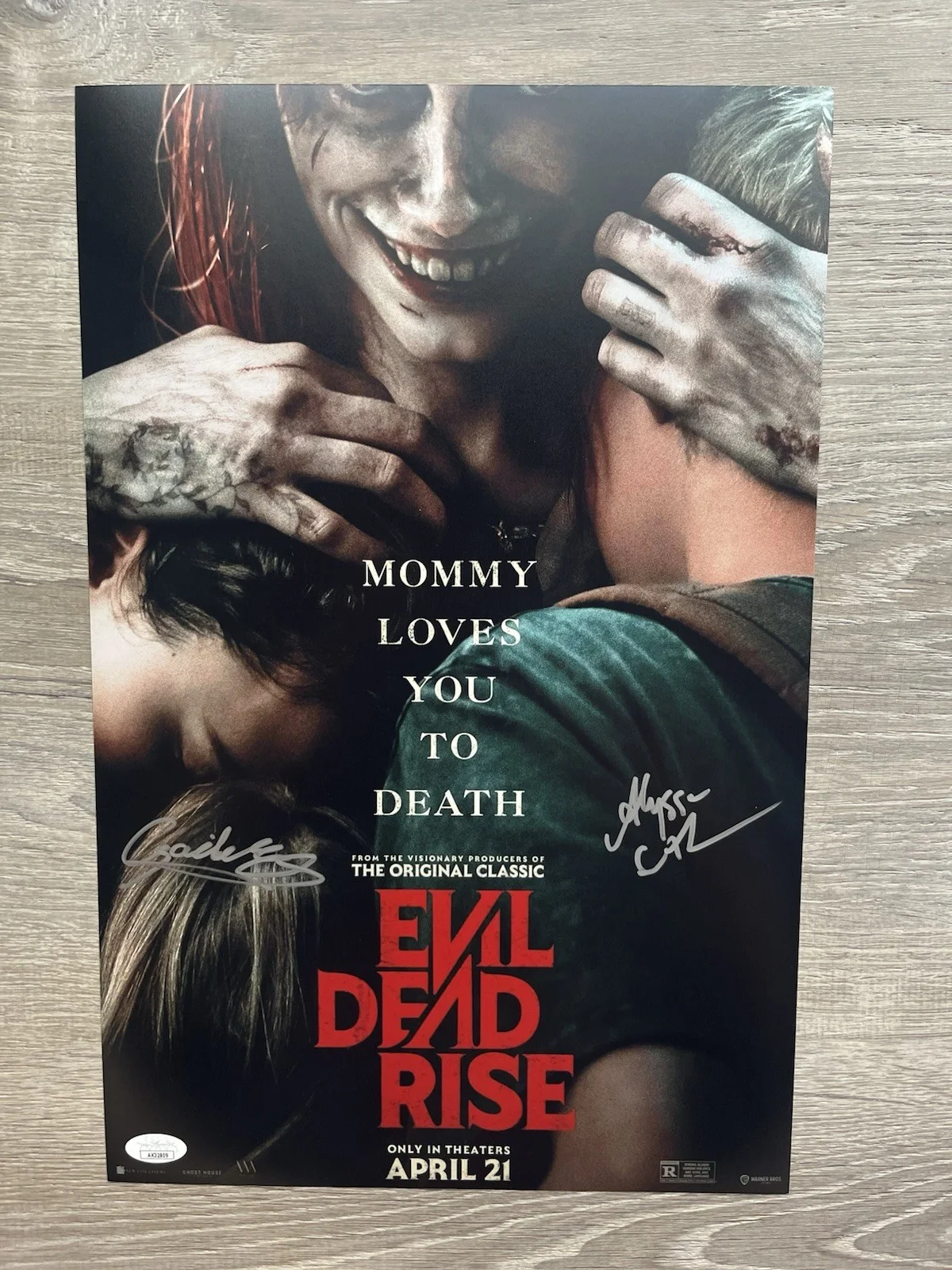 Alyssa Sutherland Gabrielle Echols Signed Evil Dead Rise 11x17 Photo JSA COA, image 2