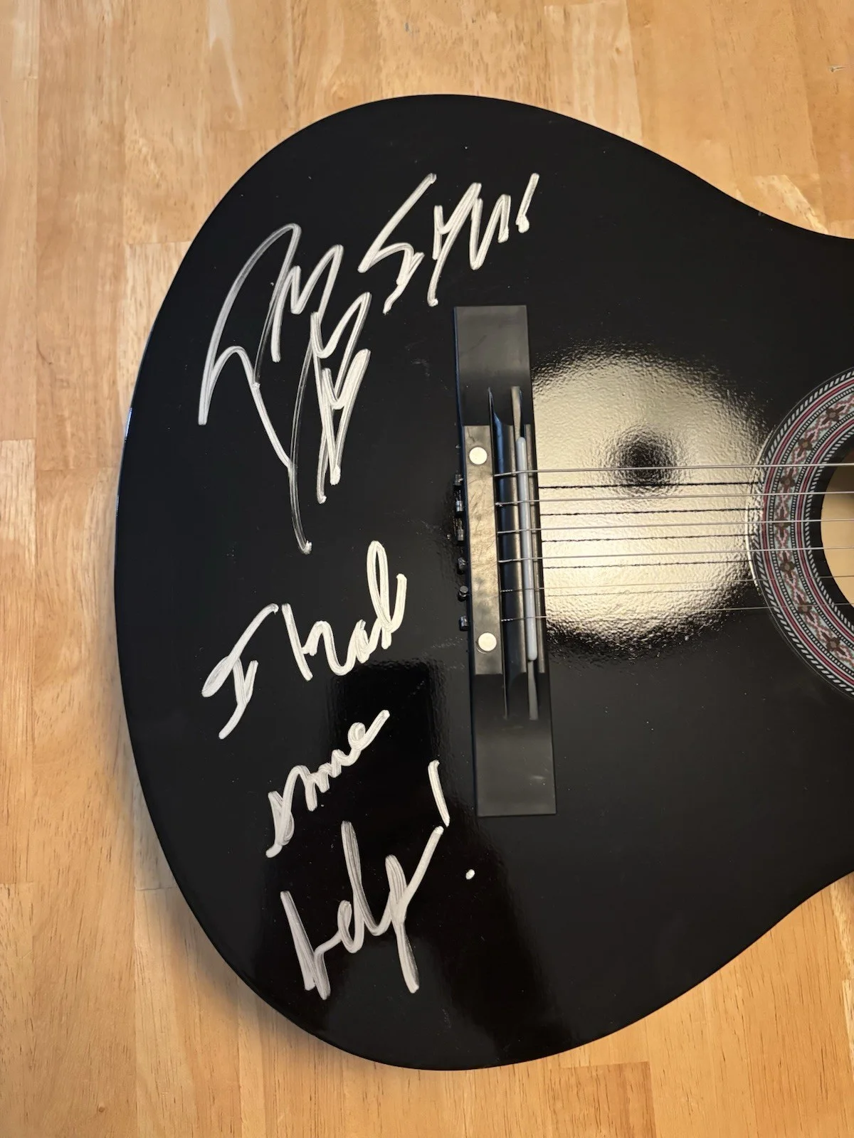 POST MALONE SIGNED BLACK GUITAR INSCRIBED I HAD SOME HELP COUNTRY AUSTIN JSA COA, image 3