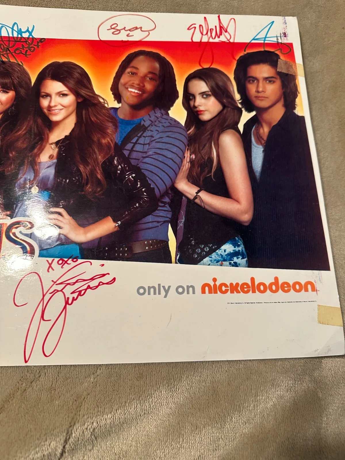 Nickeloden: Victorious Cast Autographed 11X17 Promo Pic, image 3