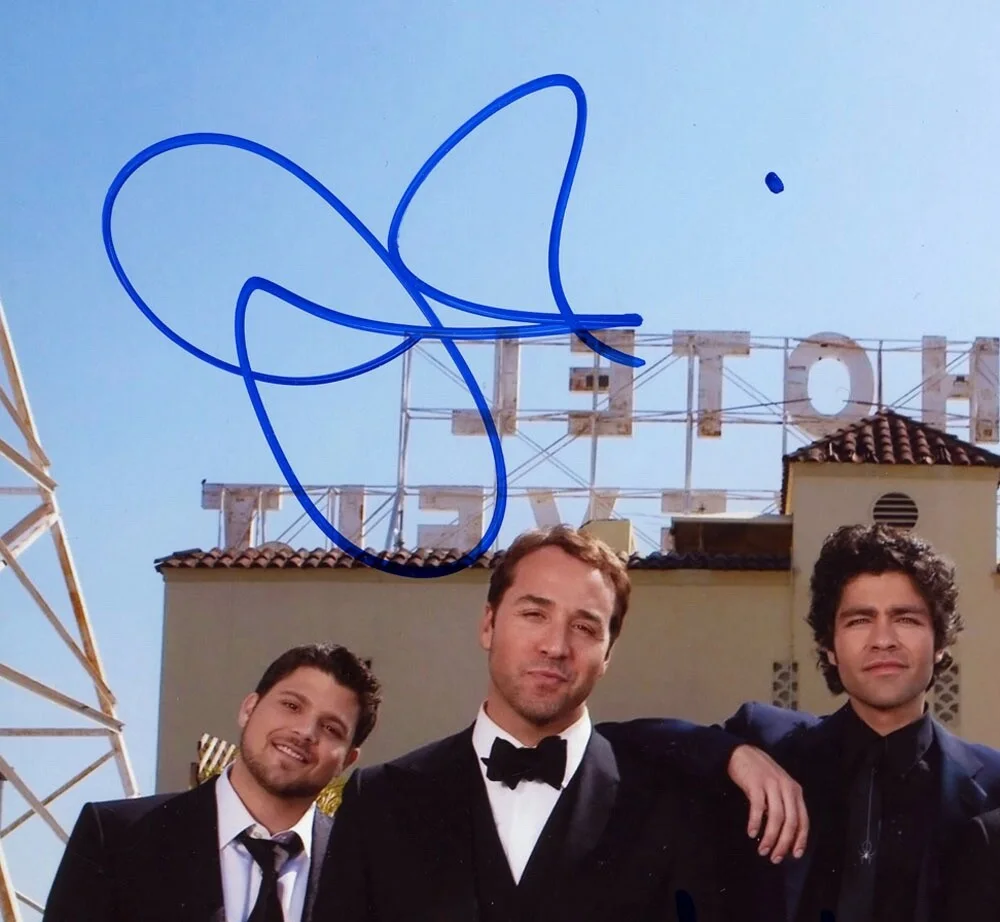 ADRIAN GRENIER, JEREMY PIVEN — Adrian Grenier & Jeremy Piven signed "ENTOURAGE" 8x10 Photo PROOF c ACOA COA, image 4