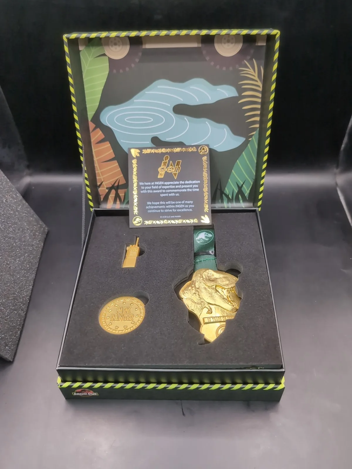 Jurassic Park 'Park Ranger Service Award' Limited Edition Only 1,993 Worldwide, изображение 3