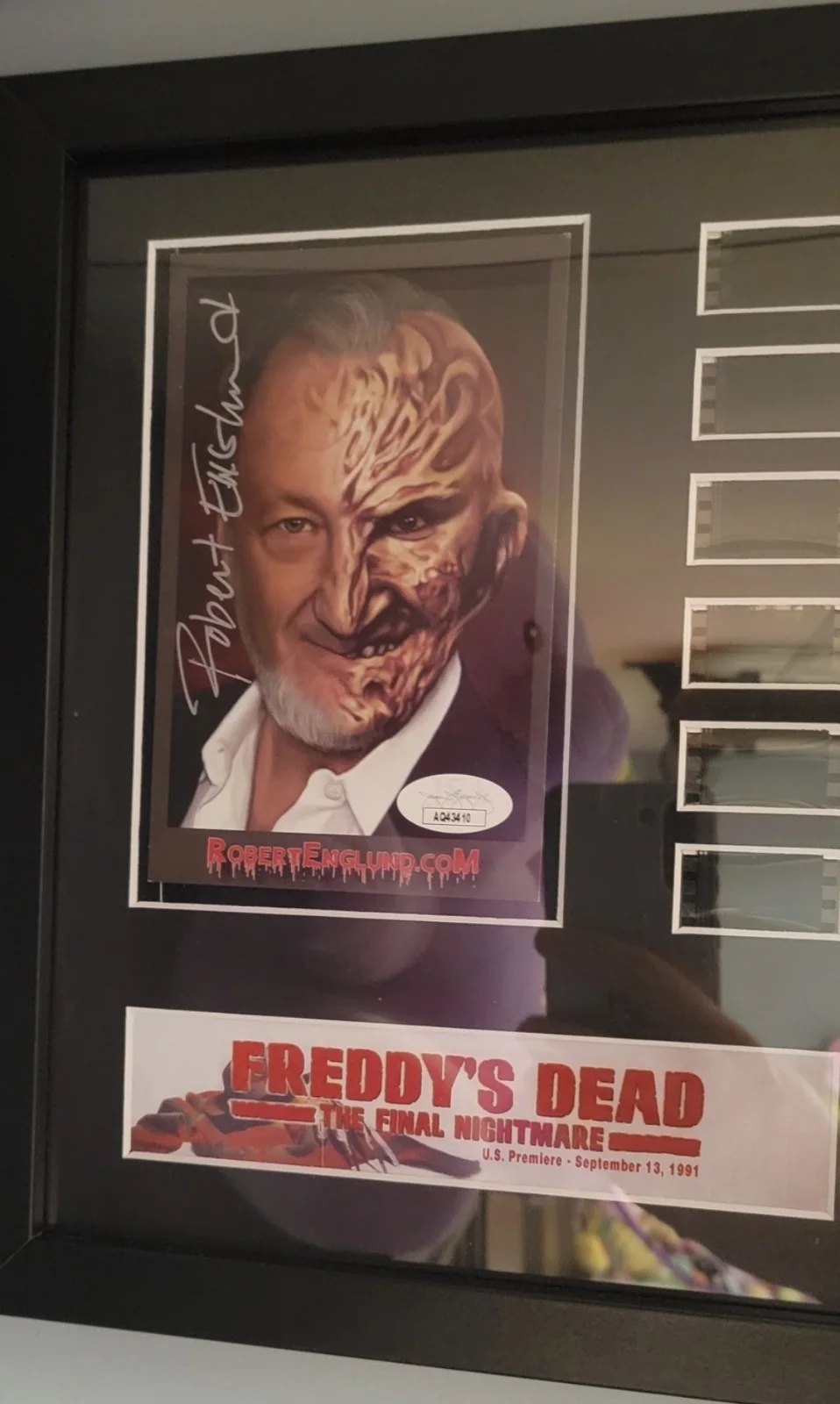 Robert Englund — Robert Englund Autographed Signed Freddy Krueger Photo With Movie Cells JSA COA, image 2