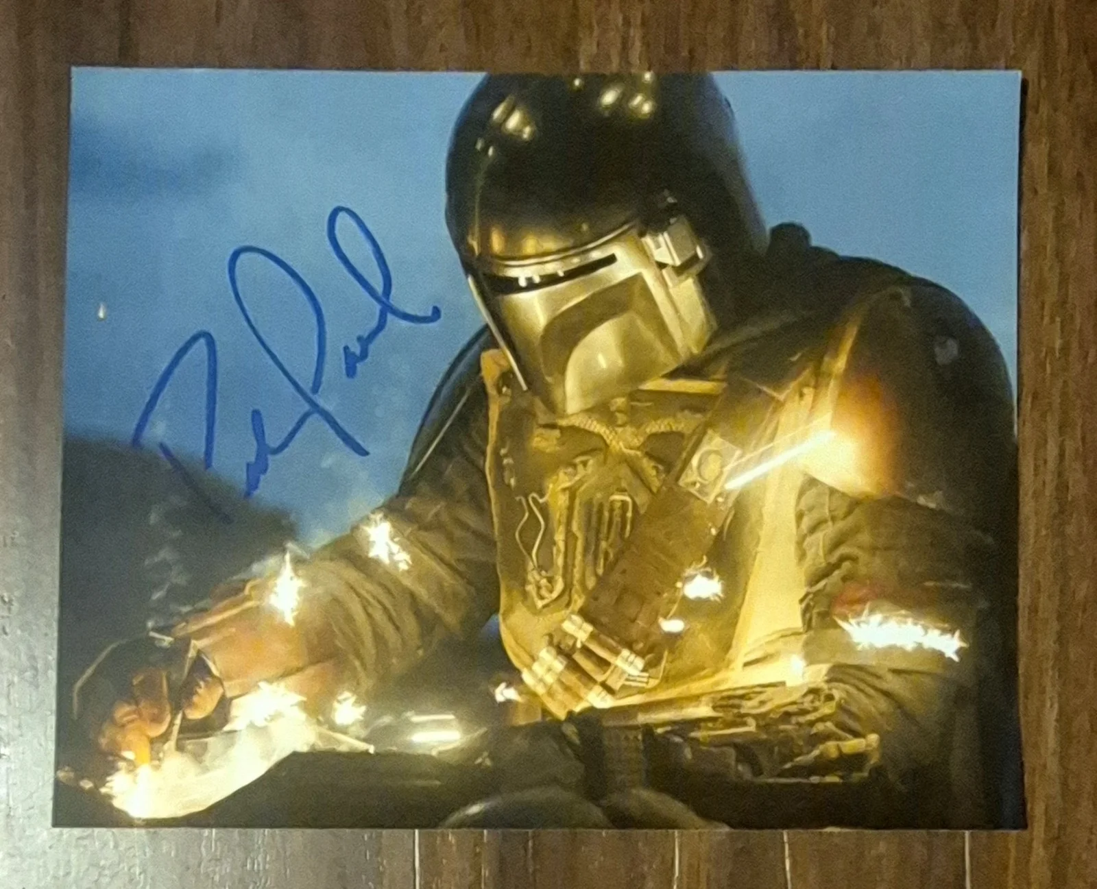 Pedro Pascal — Pedro Pascal (STAR WARS: The Mandalorian) Autographed Signed 8x10 Photo