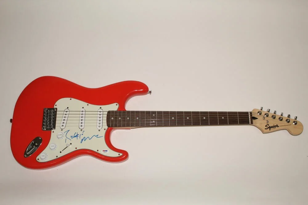 Robbie Robertson — ROBBIE ROBERTSON SIGNED AUTOGRAPH FENDER BRAND ELECTRIC GUITAR - THE BAND PSA, image 2