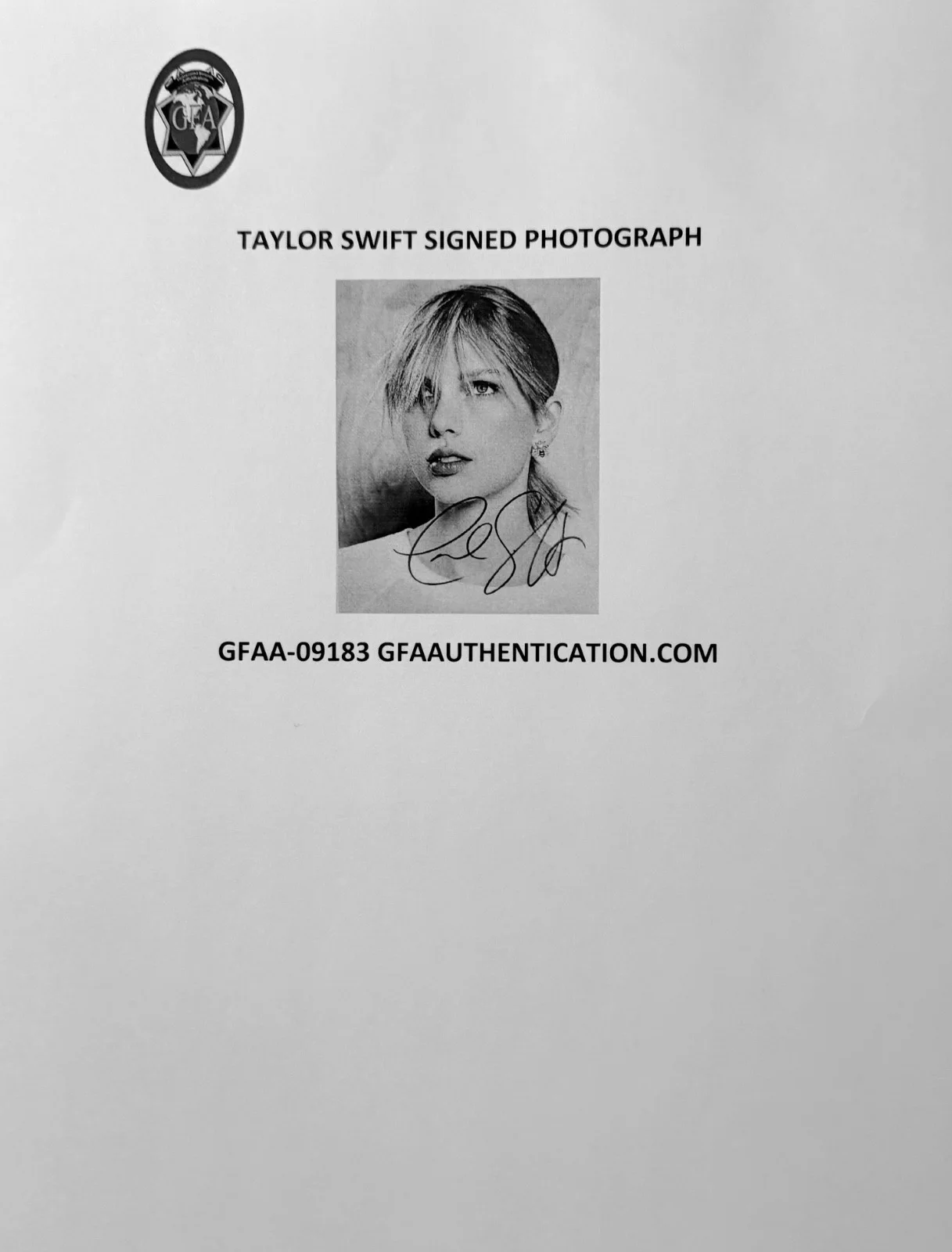 Taylor Swift Signed 8x10 Photo w COA Autographed Collectible Glamour Image, изображение 2