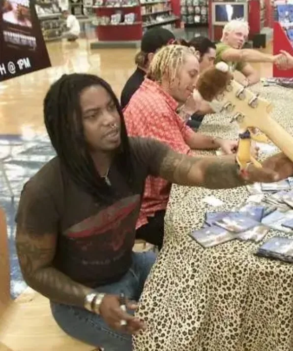 Sevendust Signed 8 X 10. All Members, image 2