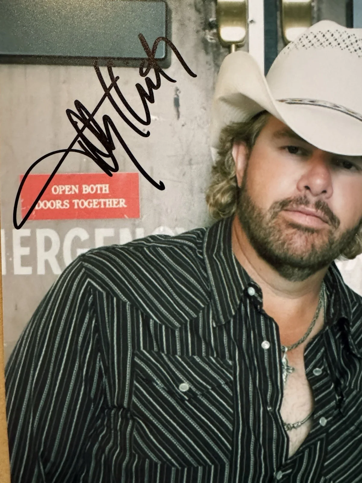 Toby Keith Autographed Photo 8x10 W/COA Country Superstar Red Solo Cup RIP, изображение 2