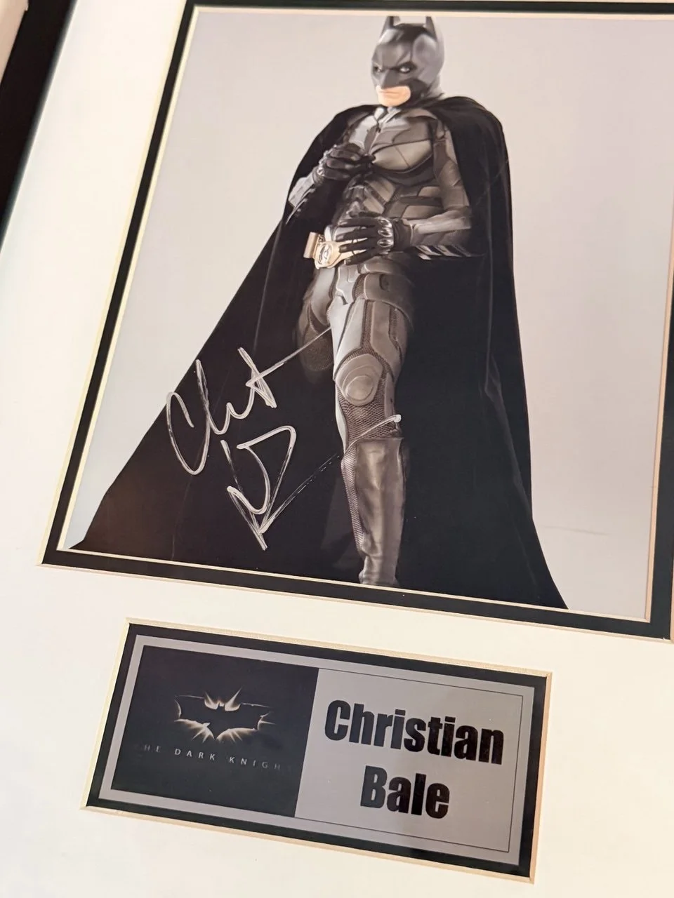 Christian Bale — Christian Bale Signed Batman Photo 13x17 Framed COA Piece of the Past, изображение 4