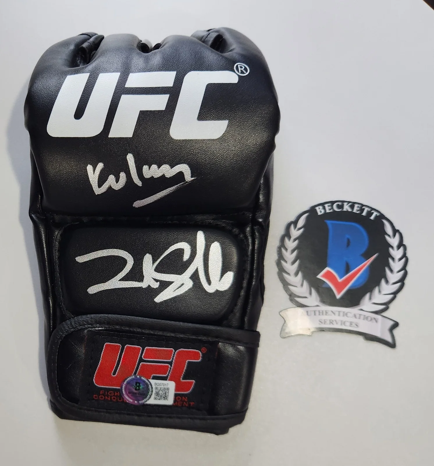 frank Grillo — Frank Grillo Signed Kingdom UFC Glove Alvey Kulina King Kulina BAS COA