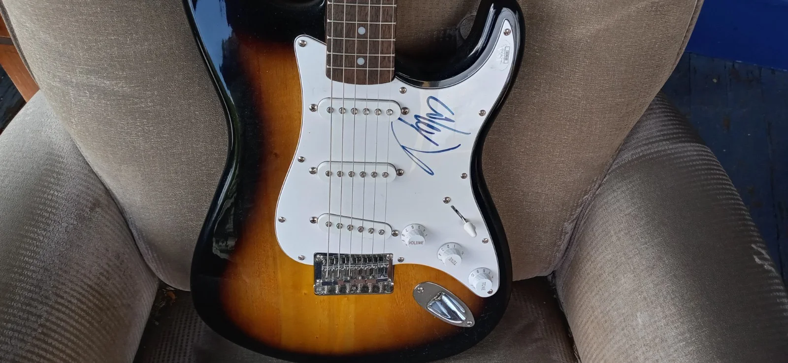 Post Malone SIGNED Guitar PSA COA autographed ELECTRIC NICE Stratocaster, image 2