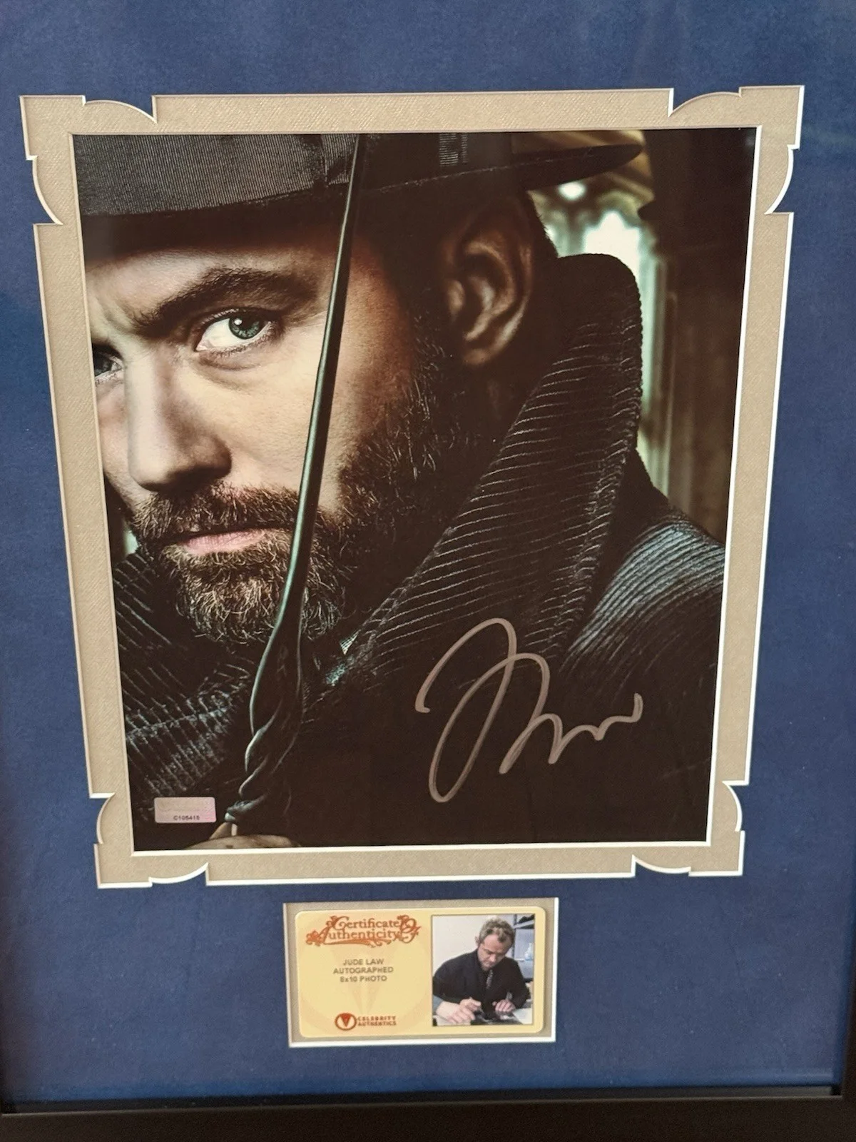 Jude Law — Jude Law Signed Fantastic Beast Dumbledore 8x10 Photo Professional Framed CA COA, изображение 2