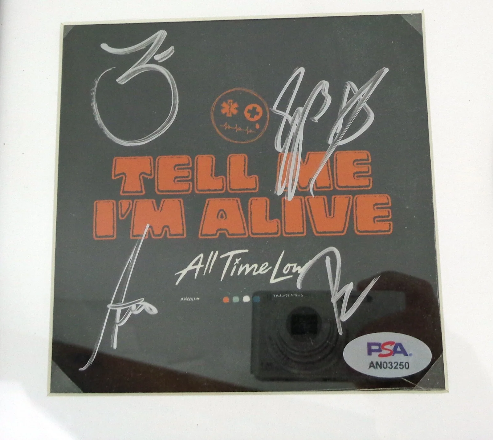 All Time Low Entire Band Signed Autograph Tell Me I'm Alive CD Framed PSA COA, изображение 3
