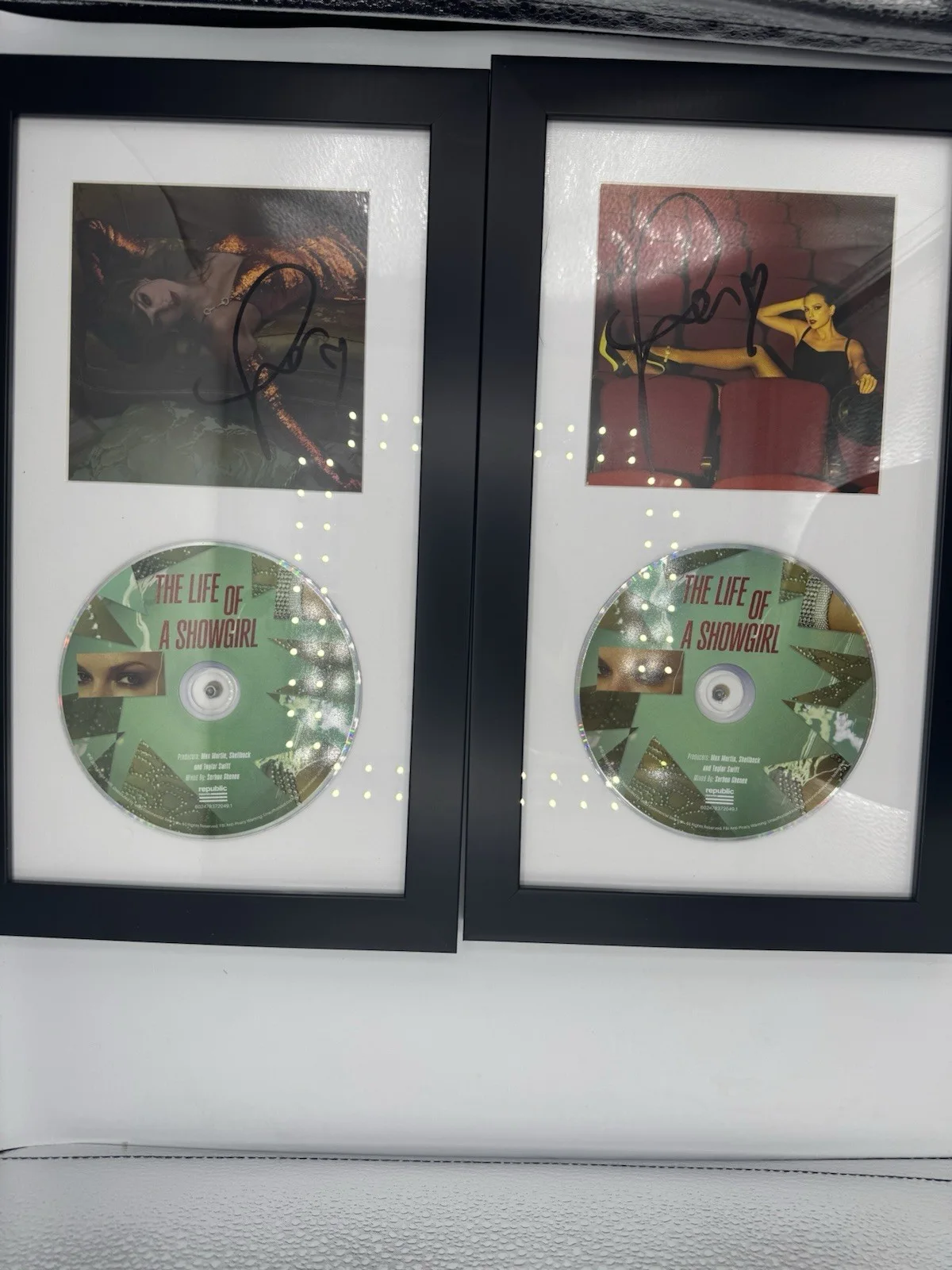 Taylor Swift The Life of a Showgirl CD Signed Photo FRAMED SET OF 4 In Hand TTPD, изображение 2