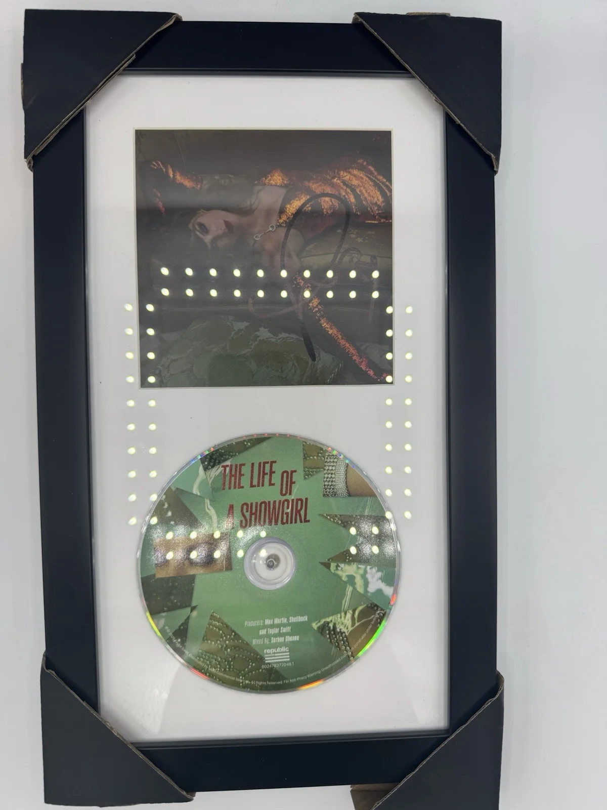 Taylor Swift The Life of a Showgirl CD Signed Photo FRAMED SET OF 4 In Hand TTPD, изображение 3