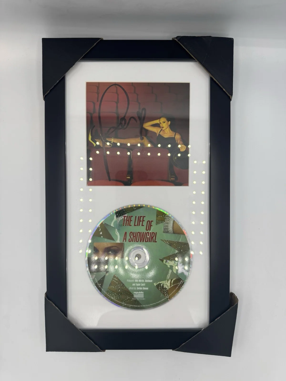 Taylor Swift The Life of a Showgirl CD Signed Photo FRAMED SET OF 4 In Hand TTPD, изображение 5