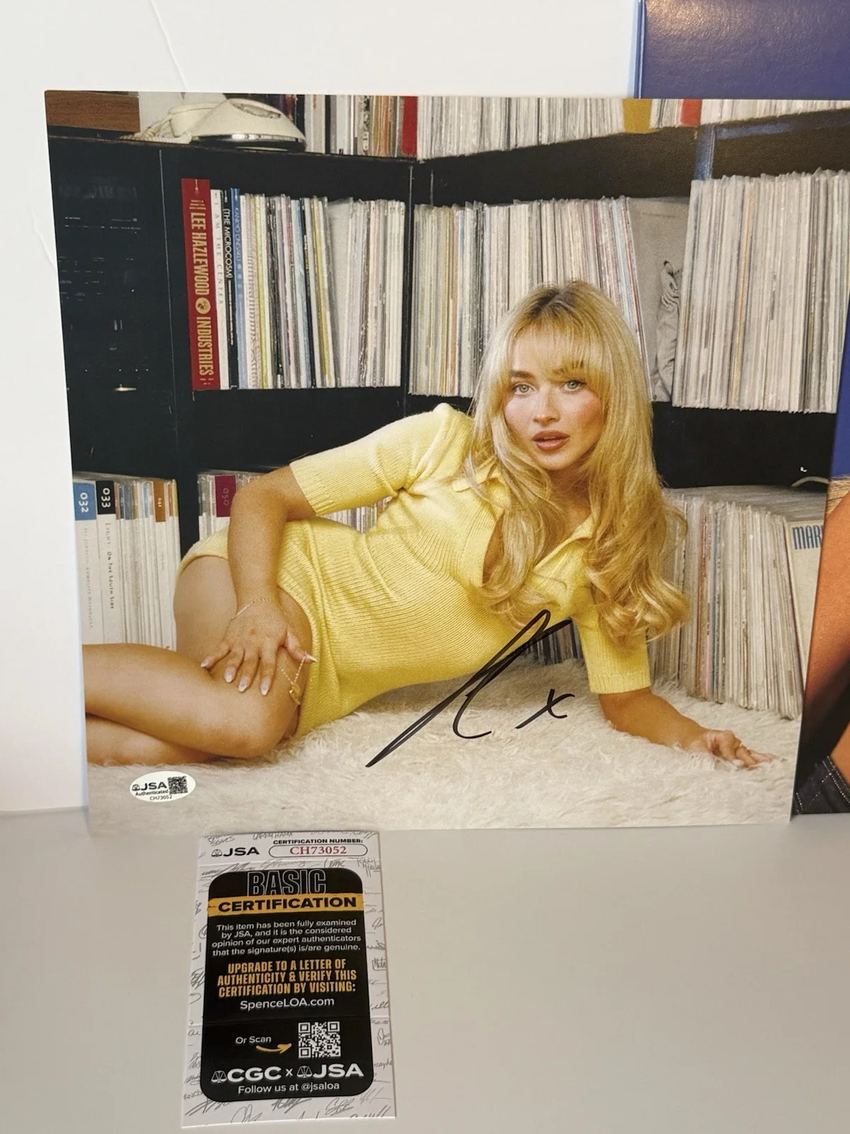 Sabrina Carpenter Short n’ Sweet Signed Vinyl Sky Blue Insert with JSA COA New, изображение 2
