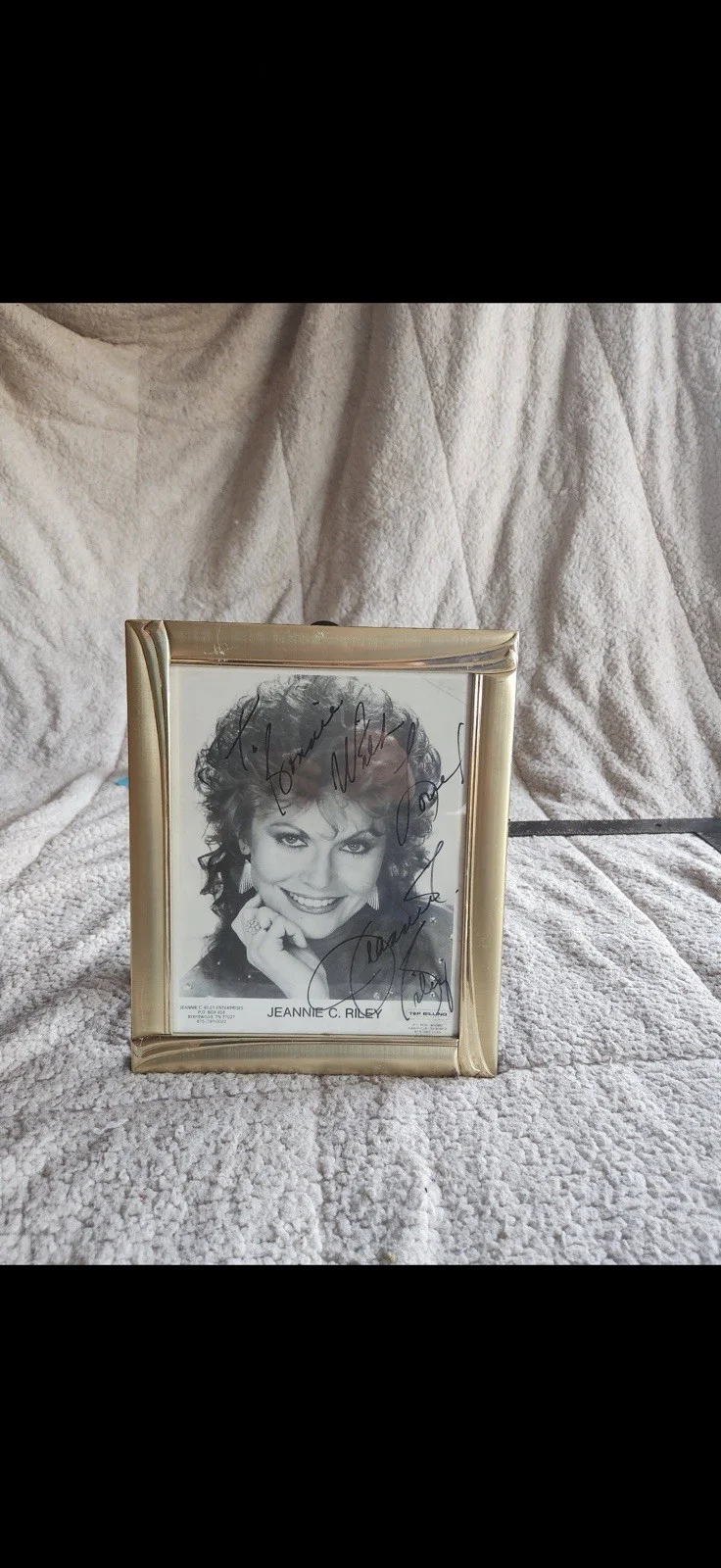 JEANNIE C. RILEY - AUTOGRAPHED SIGNED PHOTOGRAPH - HFSID 181069, image 2