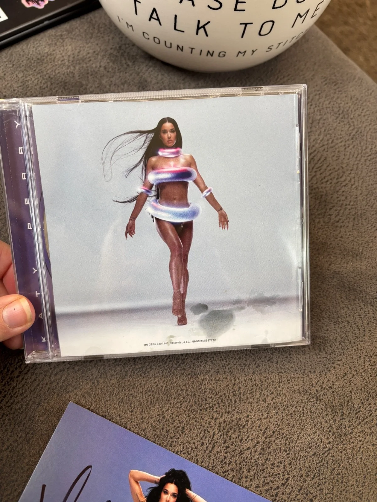 Katy Perry Hand Signed Autographed 143 CD Insert Picture From KATY PERRY STORE, image 3