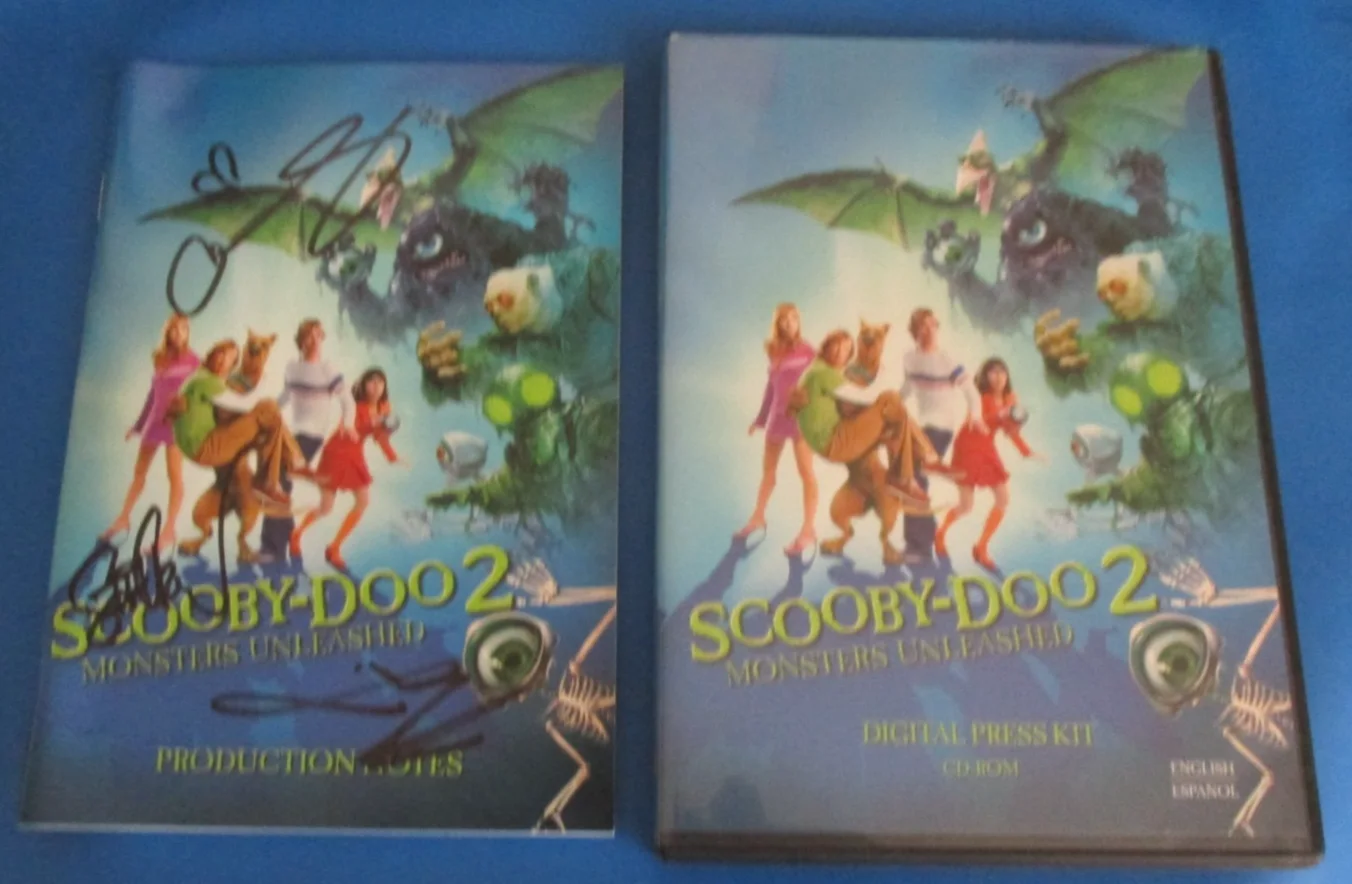 Alicia Silverstone, Matthew Lillard, Seth Green — ALICIA SILVERSTONE MATTHEW LILLARD SETH GREEN Scooby-Doo 2 signed autograph PK